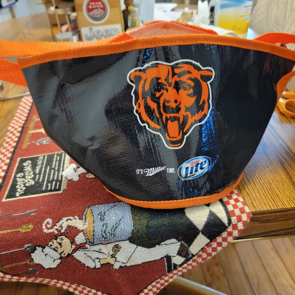 6 pack  Bears Shoulder cooler - Picture 3 of 3